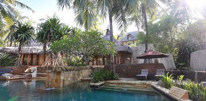 garden-pool-villa-2